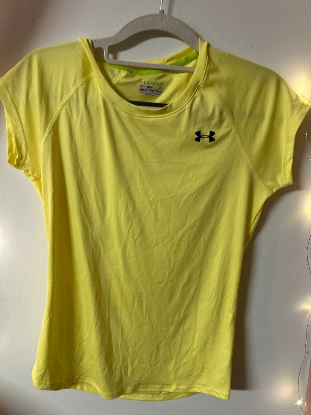Under Armour HeatGear Green Semi-Fitted Neon Yellow Short Sleeve Athletic Top Me